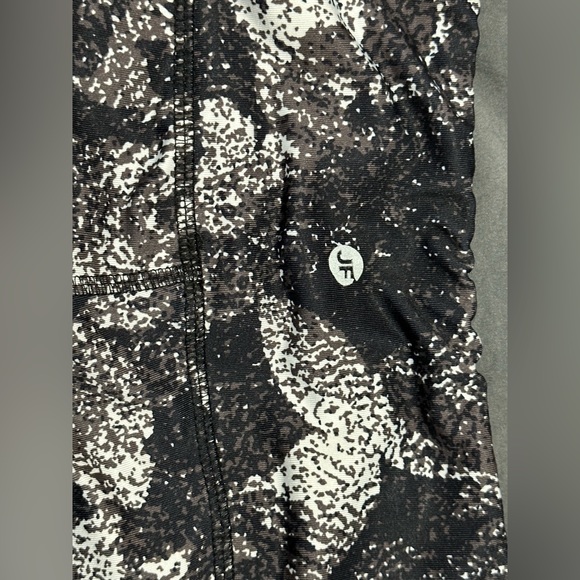 Joe Fresh Yoga Pants - Picture 2 of 4